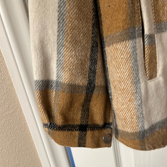 Shein Plaid Shacket - Picture 4 of 5